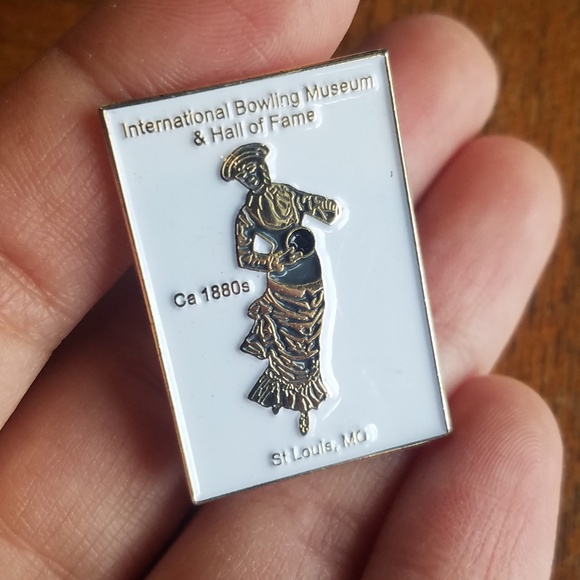 Vintage Jewelry - Vintage International Bowling Museum Pin